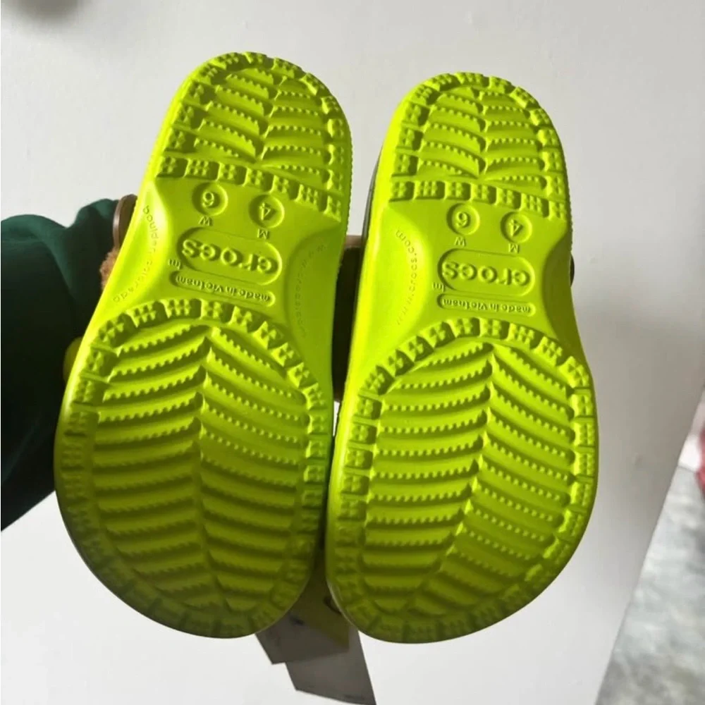 Shrek Crocs - Picture 2 of 3